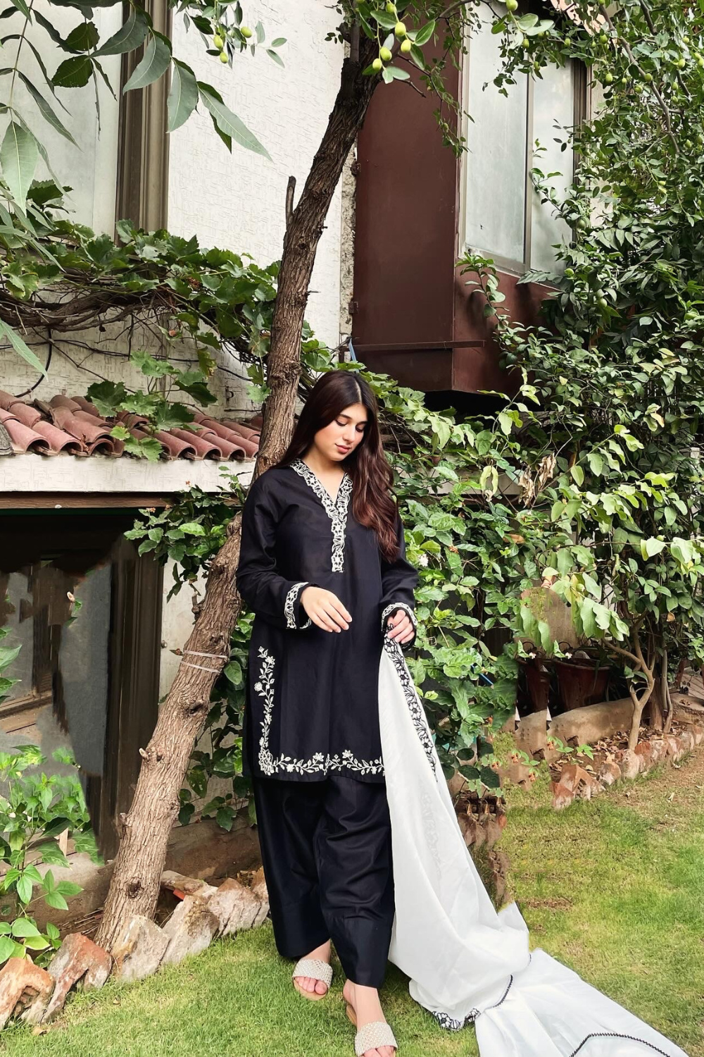 Adaa Embroidered 3-Piece