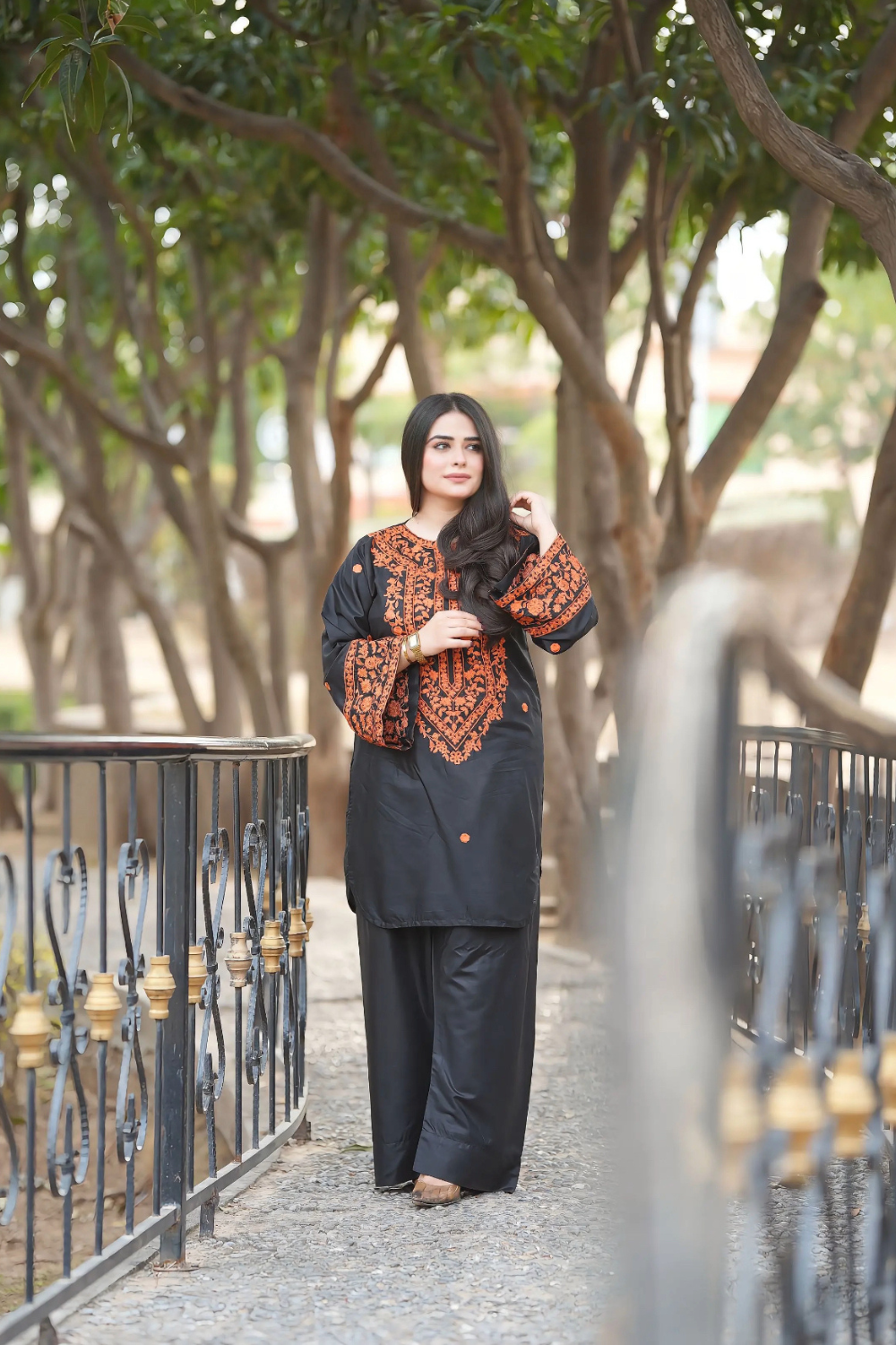 Scurt 2- Piece (Farshi Shalwar)