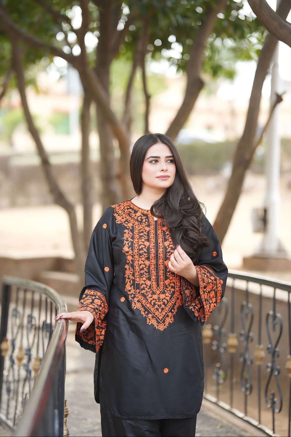 Scurt 2- Piece (Farshi Shalwar)