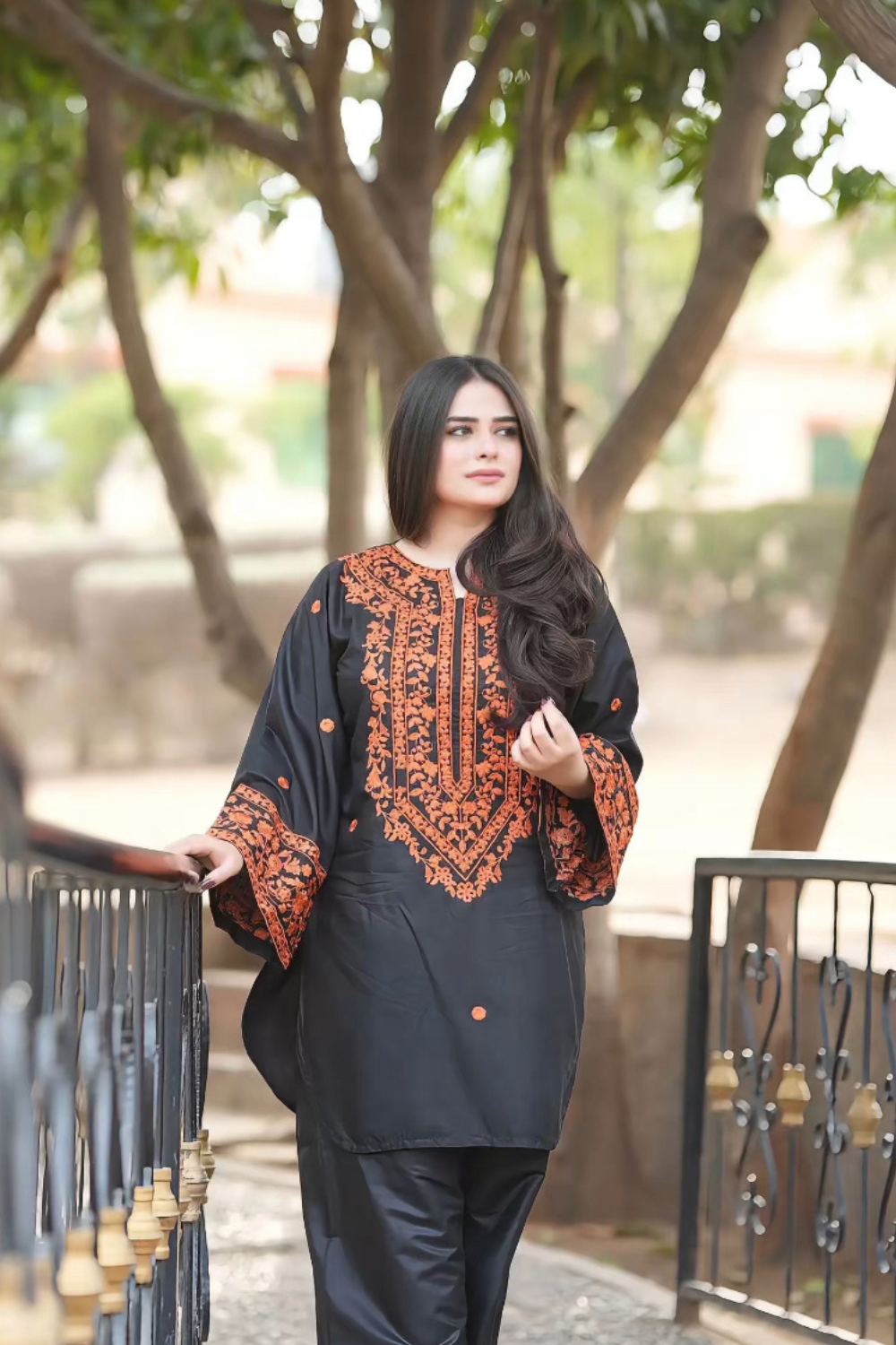 Scurt 2- Piece (Farshi Shalwar)